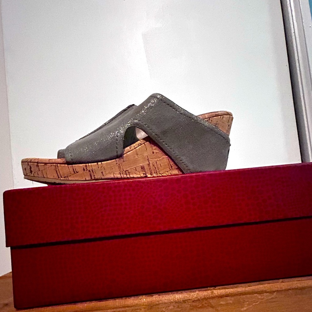 Donald Pliner | cork wedge sandals | light pewter distressed metallic | size 10